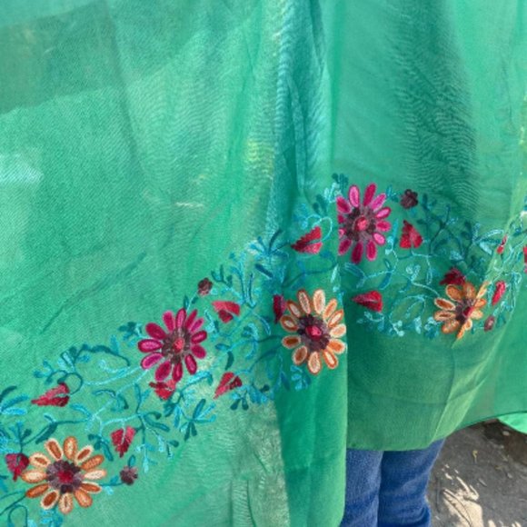 Large Embroidered Scarf, Green, Fringed, Soft scarf, pink,green,red, flowers - Picture 4 of 4